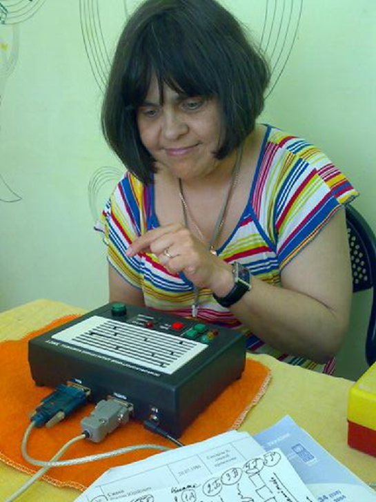 Figure 1: Psychodiagnostics at the psychological apparatus “Hyst” (Kyiv, Ukraine).