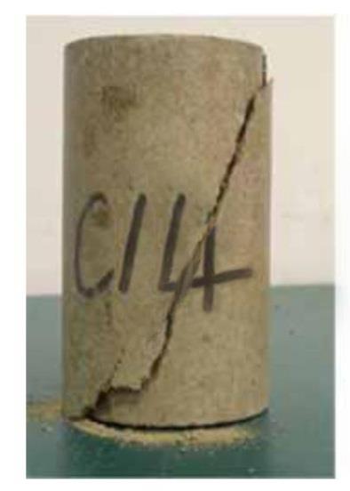 Figure 8: Effect diagram of hydraulic fracture by PFC.