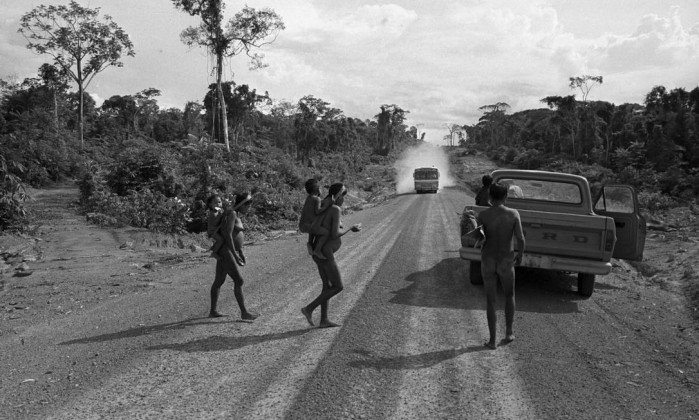Figure 4: Indians on the side of the road (BR-230). Source: O Globo, 2017, s. for.