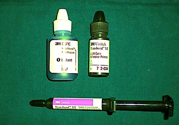 Figure 4: Both the group specimens kept in distilled water at room temperature.